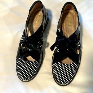 Ladies Beautifeel lace up polkadot oxford’s European size 40.